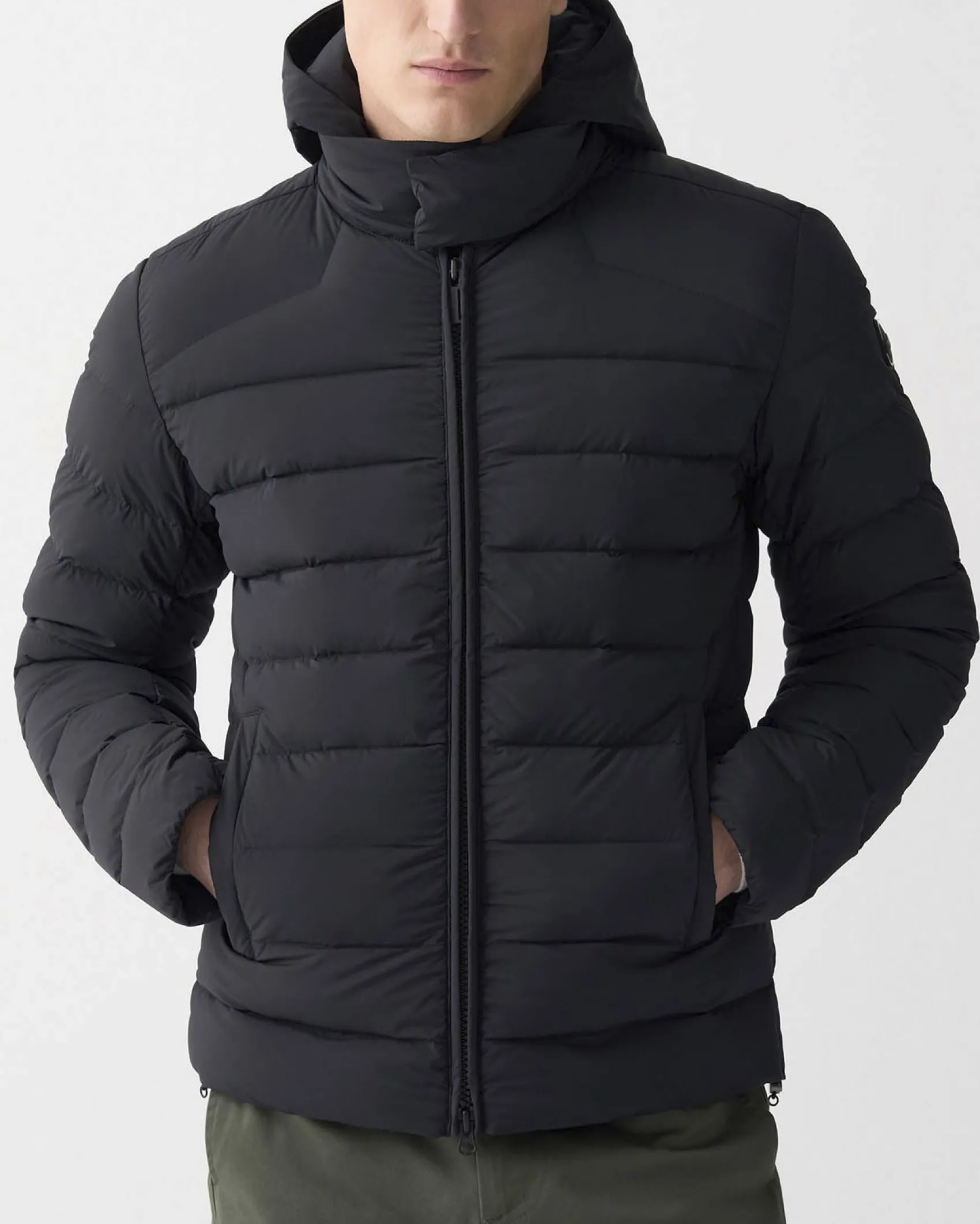 Piumino Colmar Originals nero in nylon stretch con pettorina e cappuccio staccabile