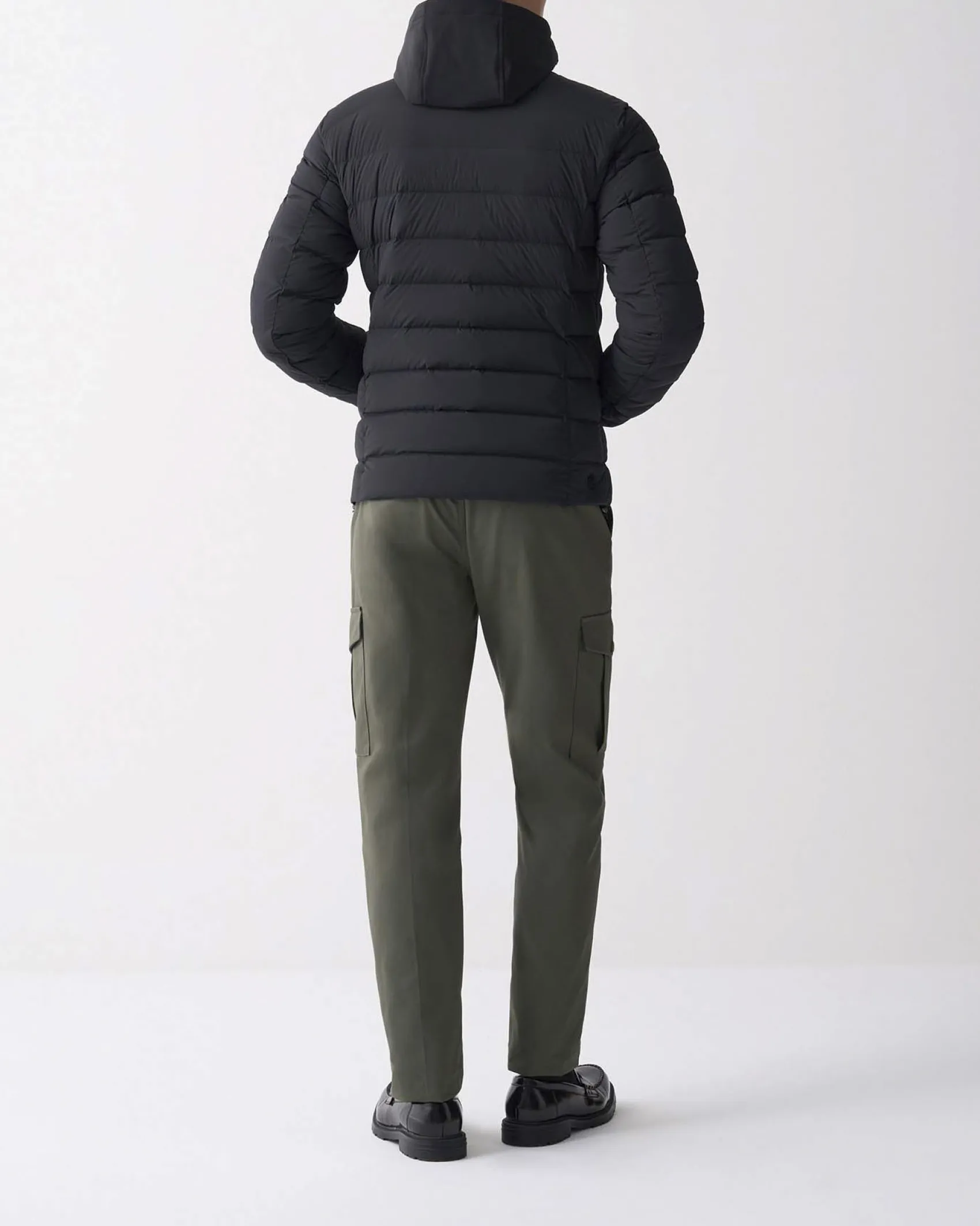 Piumino Colmar Originals nero in nylon stretch con pettorina e cappuccio staccabile