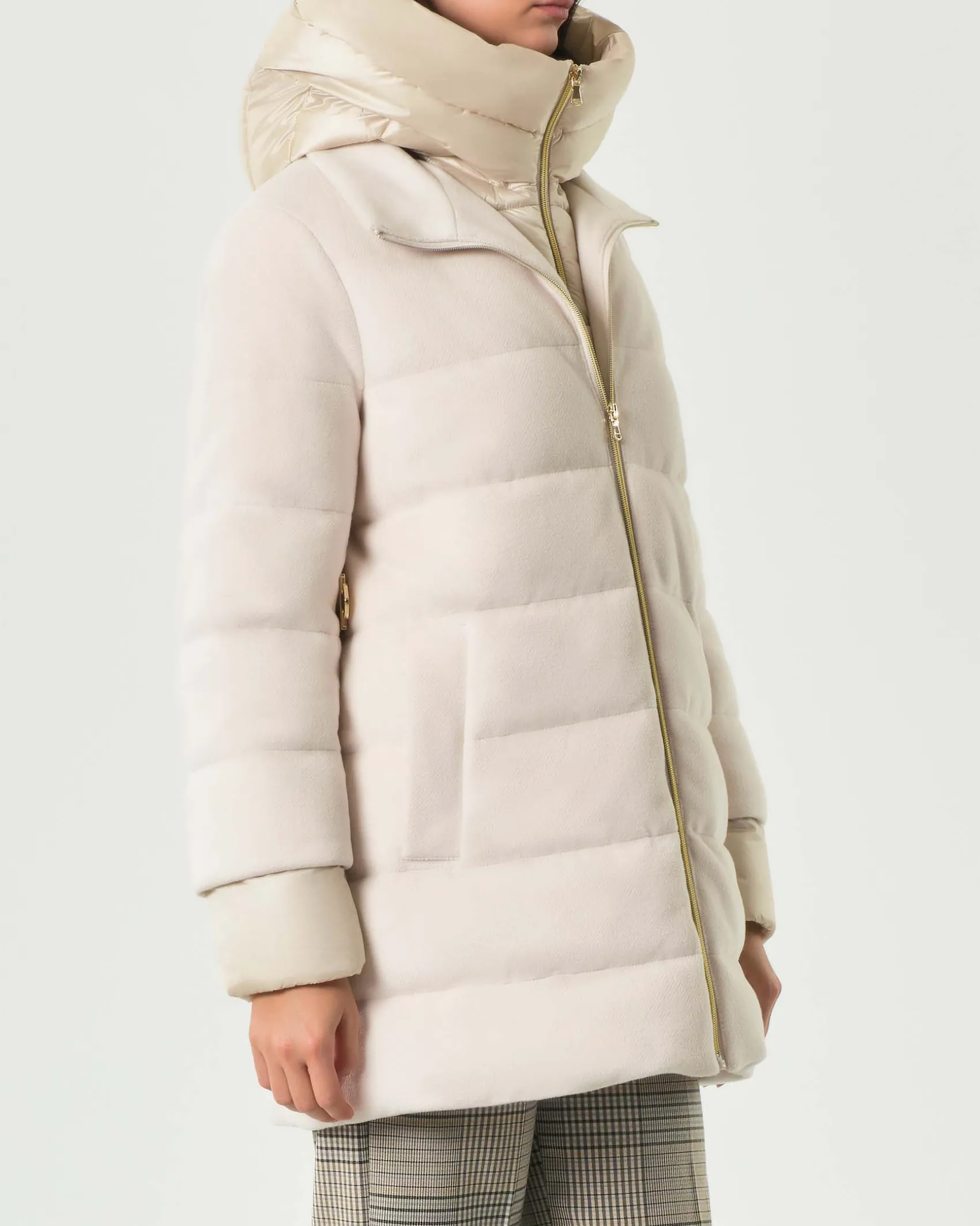Piumino color panna Emme Marella in panno soft imbottito con cappuccio e pettorina in tessuto imbottitto