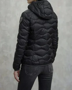 Piumino corto nero Blauer modello Camelia con cappuccio fisso e imbottitura a onde in vera piuma con patch logo in strass