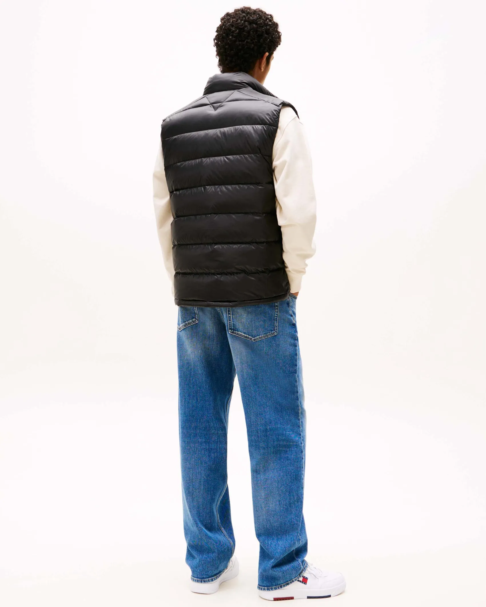 Piumino gilet Tommy Jeans nero in nylon imbottito in piuma con chiusura a bottoni