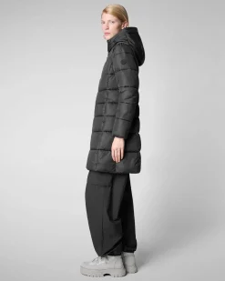 Piumino midi nero Save the duck modello Taylor con cappuccio molto avvolgente realizzato in tessuto dal finish opaco