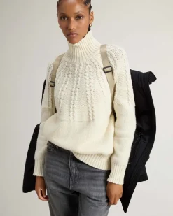 Piumino midi nero Woolrich Cloud Series in nylon elasticizzato con finish opaco con collo alto e cappuccio fisso