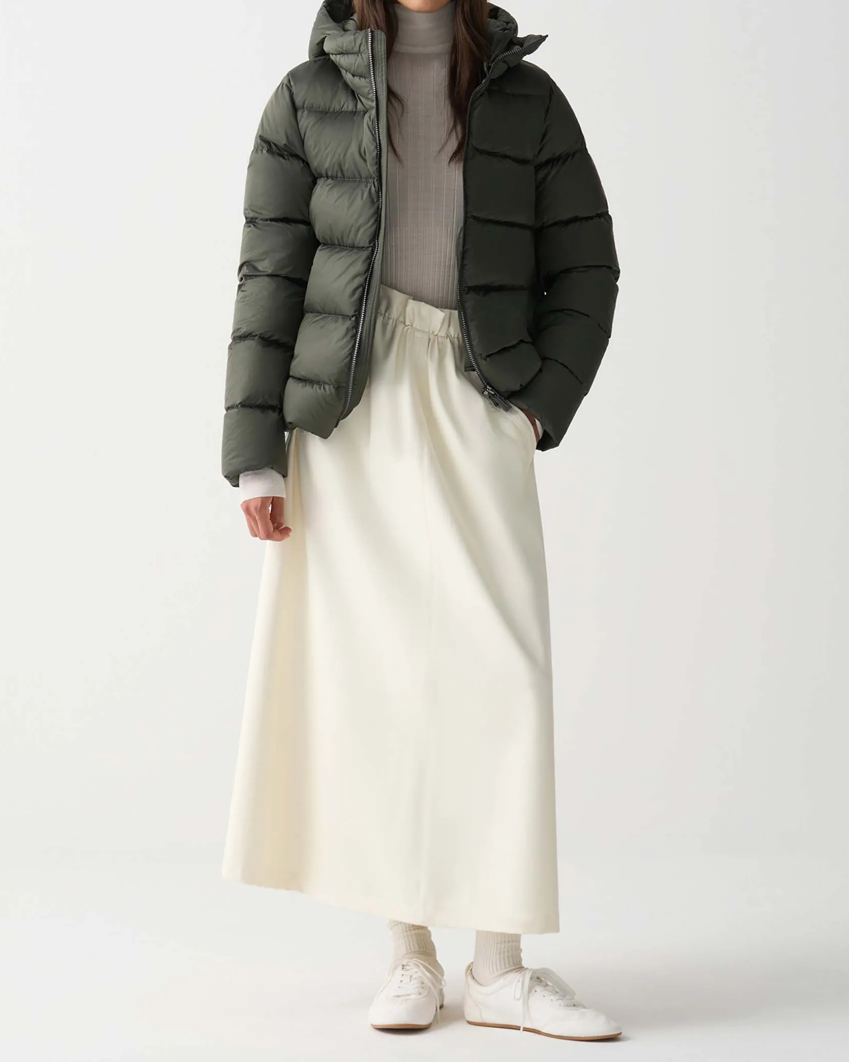 Piumino verde militare Colmar Originals imbottito in piuma naturale in tessuto effetto cangiante con cappuccio