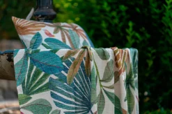 Plaid Mindo in cotone color crema con stampa fogliame multicolor