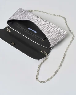 Pochette a busta Anna Cecere color argento con strass tono su tono applicati sulla patta di chiusura