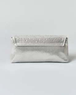 Pochette a busta Anna Cecere color argento in tessuto effetto raso goffrato con patta di chiusura