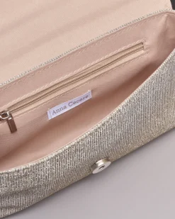 Pochette a busta in tessuto glitter color peltro con patta e tracolla a catena removibile