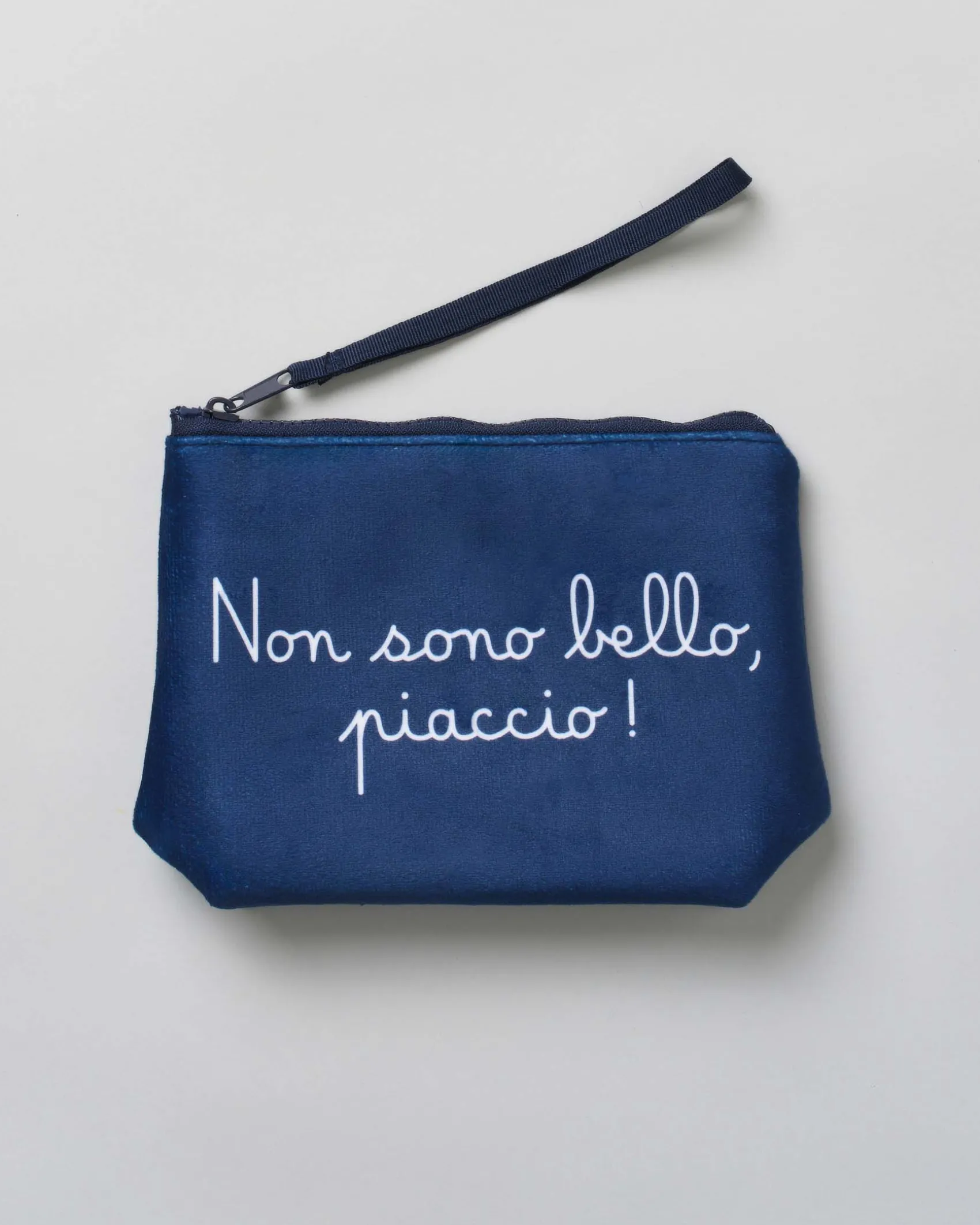 Pochette Aline blu in tessuto effetto lana con scritta Non Sono Bello, Piaccio!