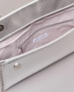 Pochette argento a busta in ecopelle effetto laminato