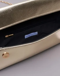 Pochette color oro a busta in ecopelle effetto laminato
