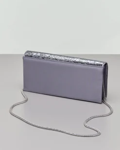 Pochette color peltro in raso con paillettes tono su tono applicato sulla patta