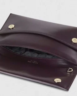 Pochette in pelle bordeaux Patrizia Pepe con tracolla a catena removibile e logo Fly dorata