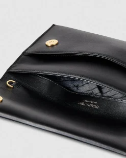 Pochette in pelle nera Patrizia Pepe con tracolla a catena removibile e logo Fly dorata