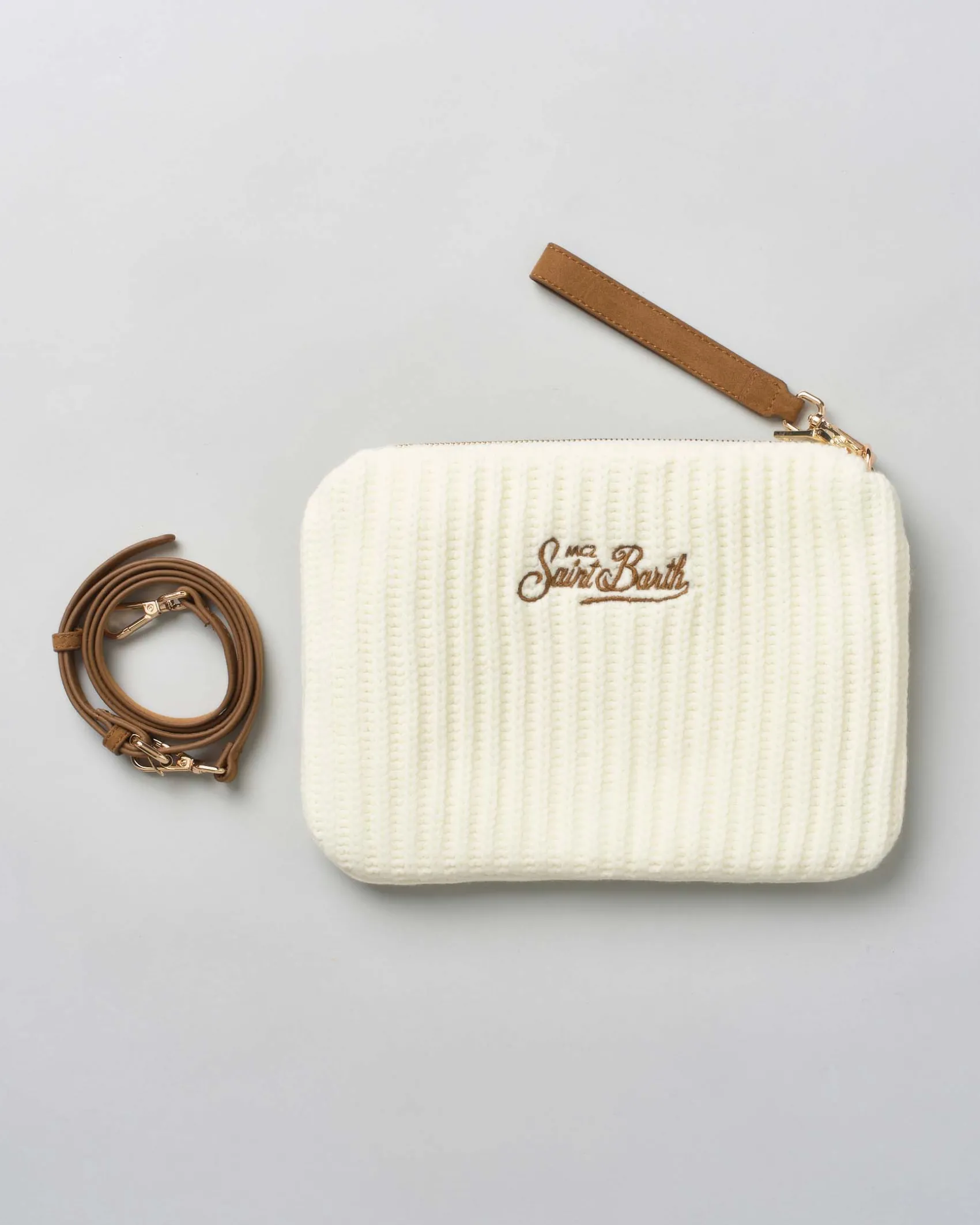 Pochette MC2 Saint Barth bianca in tessuto effetto lana tricot con scritta logo cuoio ricamata e doppio laccetto