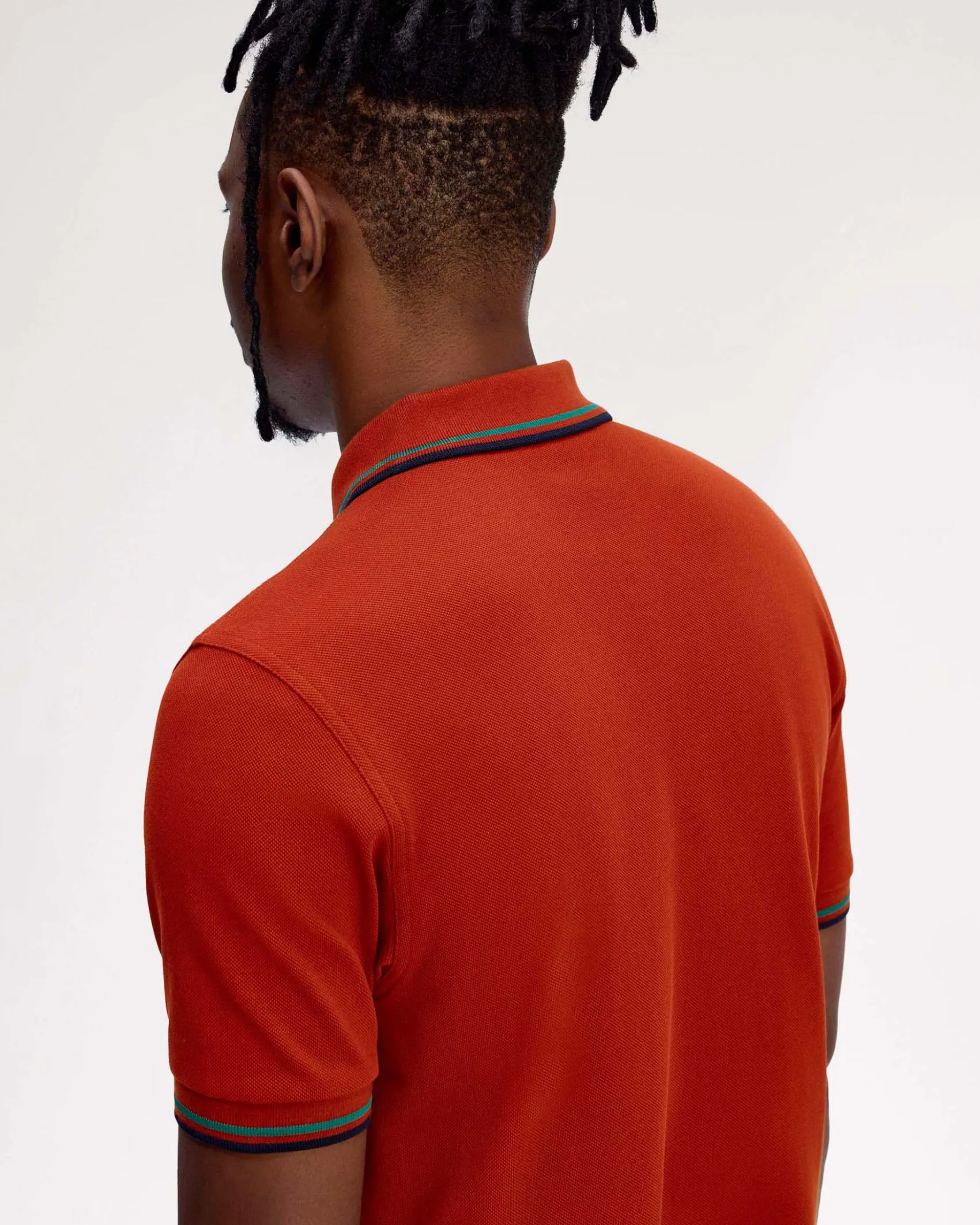 Polo Fred Perry arancione mezza manica con bordino verde acqua e blu