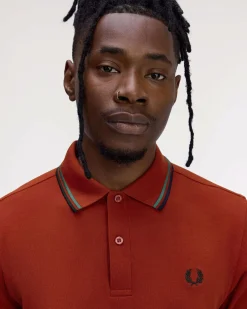 Polo Fred Perry arancione mezza manica con bordino verde acqua e blu