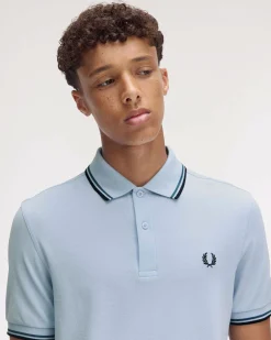 Polo Fred Perry azzurra mezza manica con bordino blu e ottanio