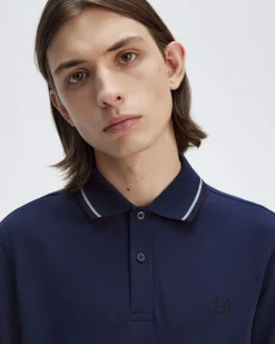 Polo Fred Perry blu indaco mezza manica con bordino blu e argento