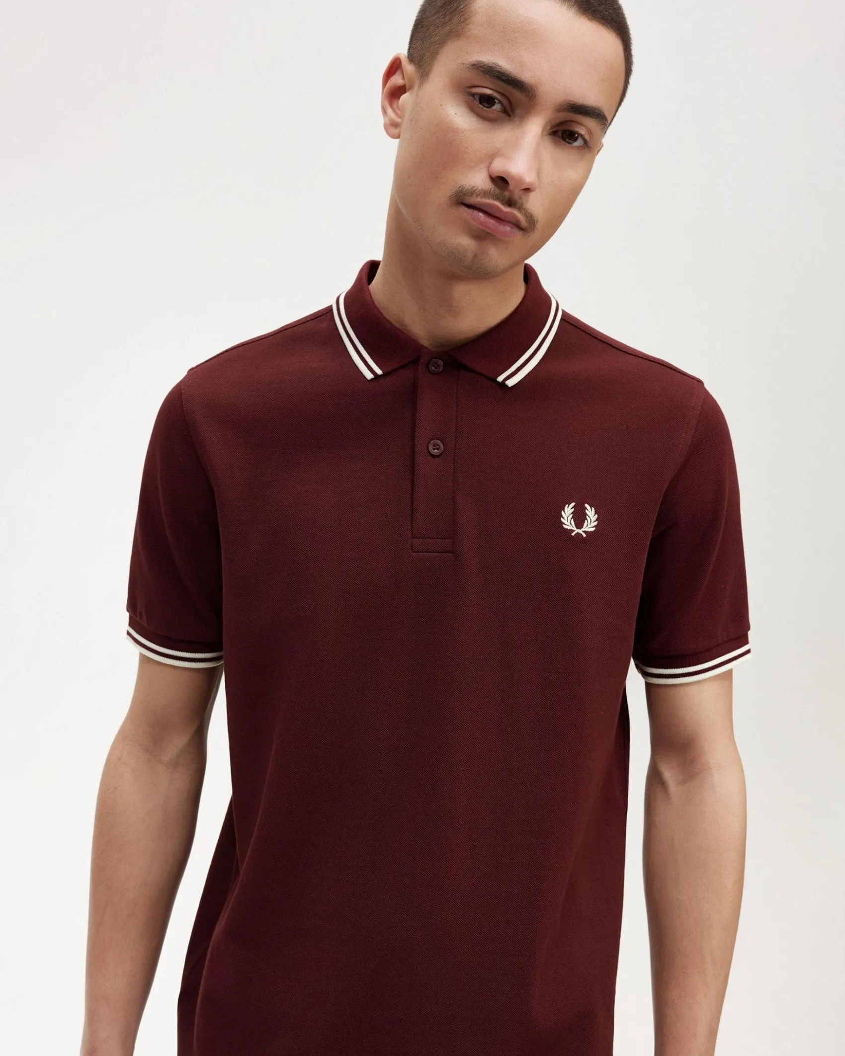 Polo Fred Perry bordeaux mezza manica con bordino bianco