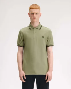 Polo Fred Perry verde salvia mezza manica con bordino militare