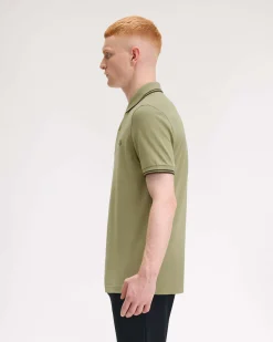 Polo Fred Perry verde salvia mezza manica con bordino militare
