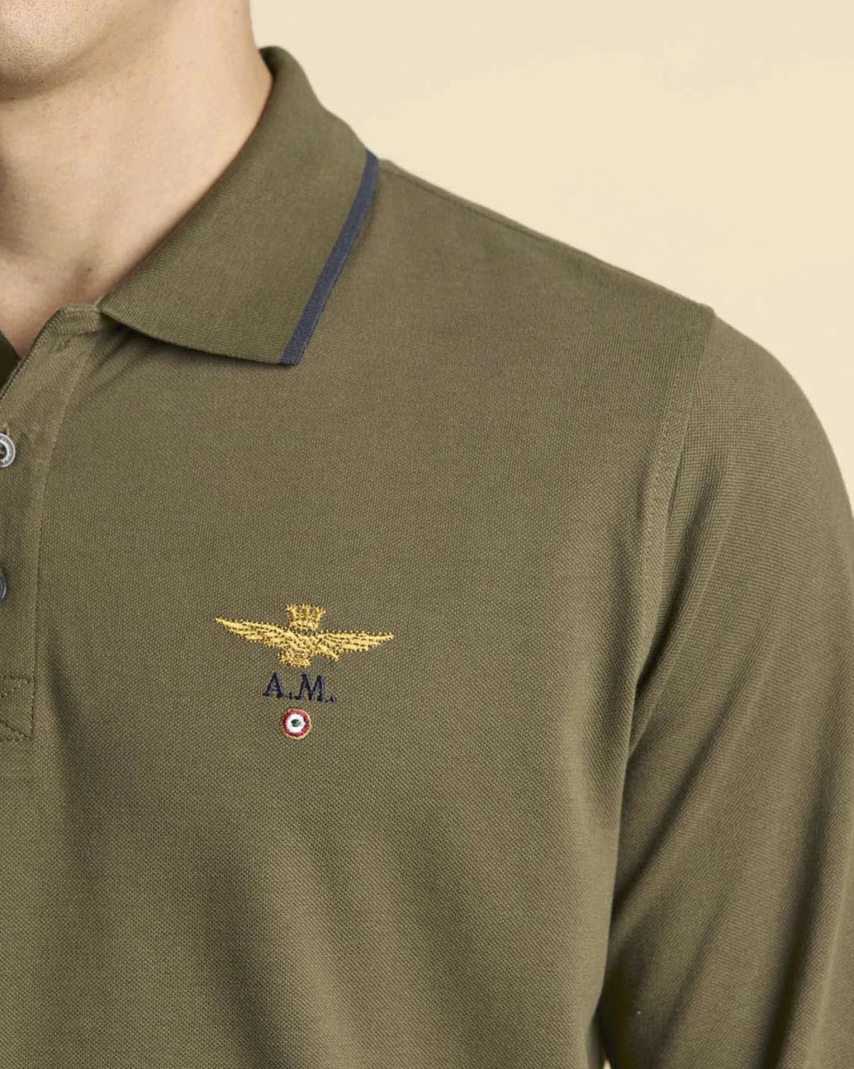 Polo manica lunga Aeronautica Militare verde militare in micro piquè di puro cotone con bordino blu