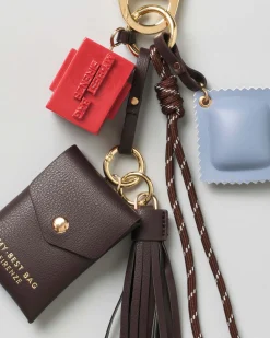Portachiavi My Best Bag con charms a bustina marrone e dado smaltato rosso con logo a rilievo