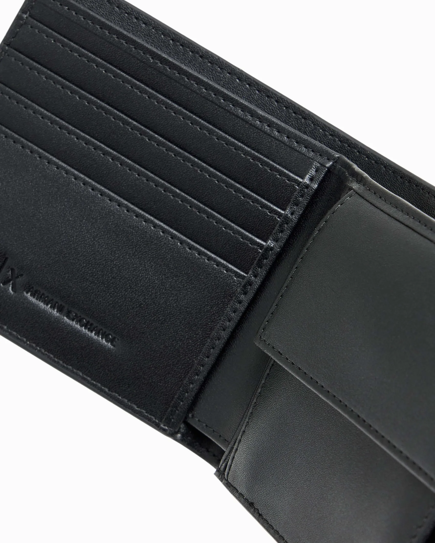 Portafoglio Armani Exchange nero con dettagli in rilievo e finitura martellata