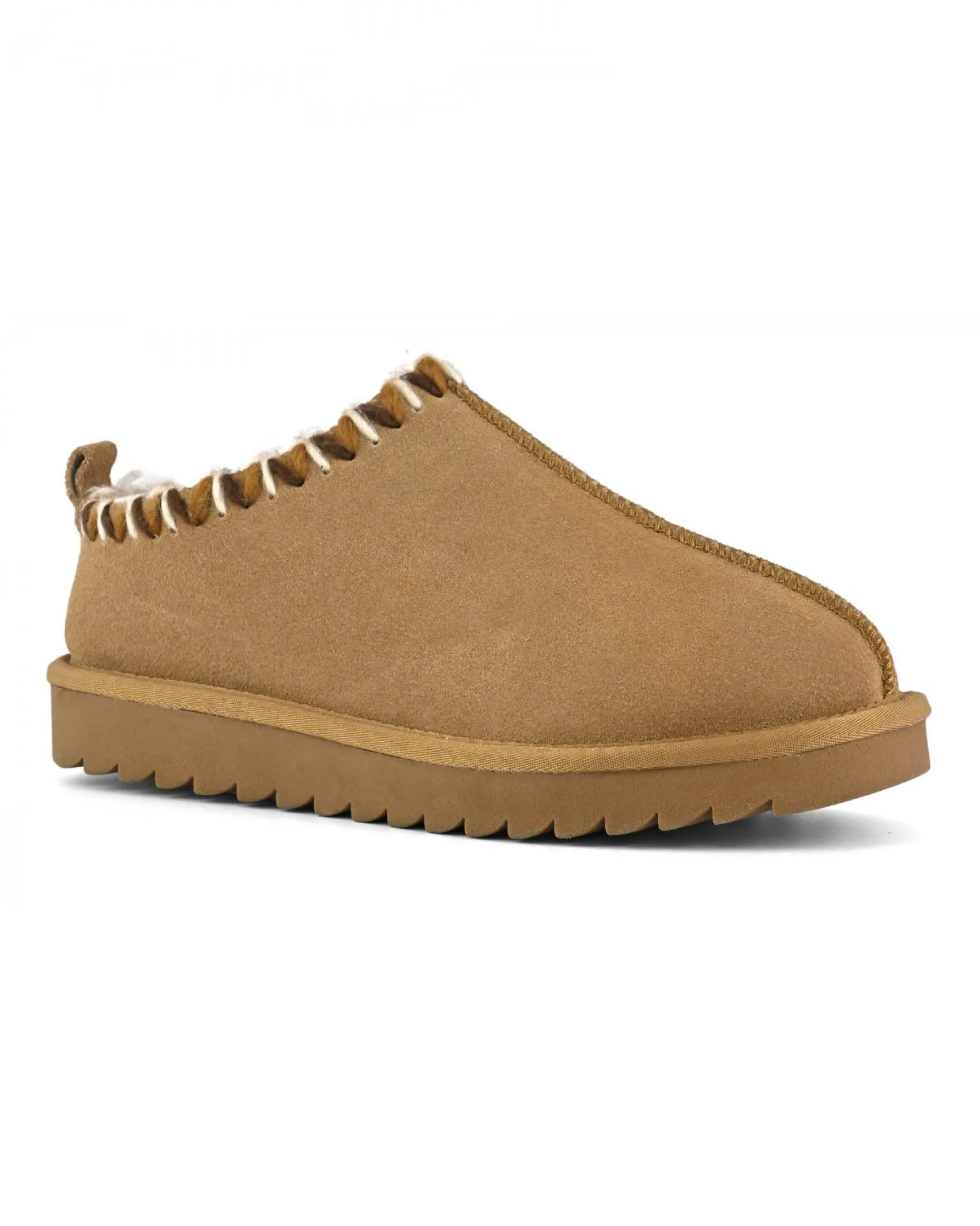 Sabot color cammello in pelle scamosciata con fodera interna in pelo di misto lana e cuciture in lana lungo il profilo