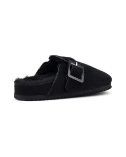 Sabot nero in pelle scamosciata con fodera effetto pelliccia e fibbia di chiusura laterale