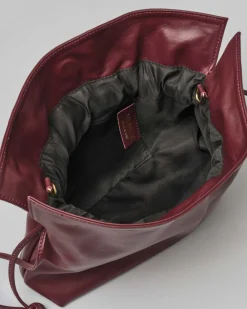 Sacca bordeaux in pelle morbida con coulisse regolabile e tracolla a catena intrecciata
