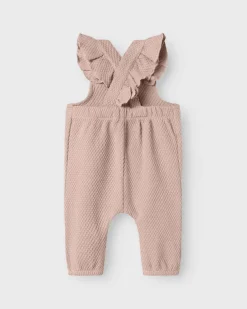 Salopette Lil'Atelier rosa in tessuto effetto waffle in puro cotone con volant