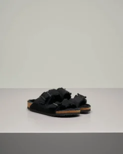 Sandalo Arizona nero in pelle scamosciata con interno in shearling tono su tono