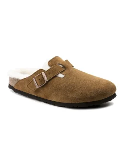 Sandalo Boston in pelle scamosciata color cuoio con inserto in pelliccia di agnello