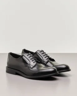 Scarpa derby nera in pelle lucida