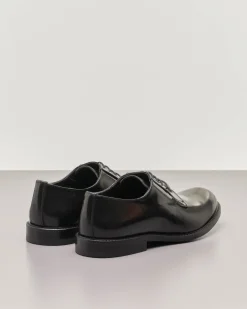 Scarpa derby nera in pelle lucida