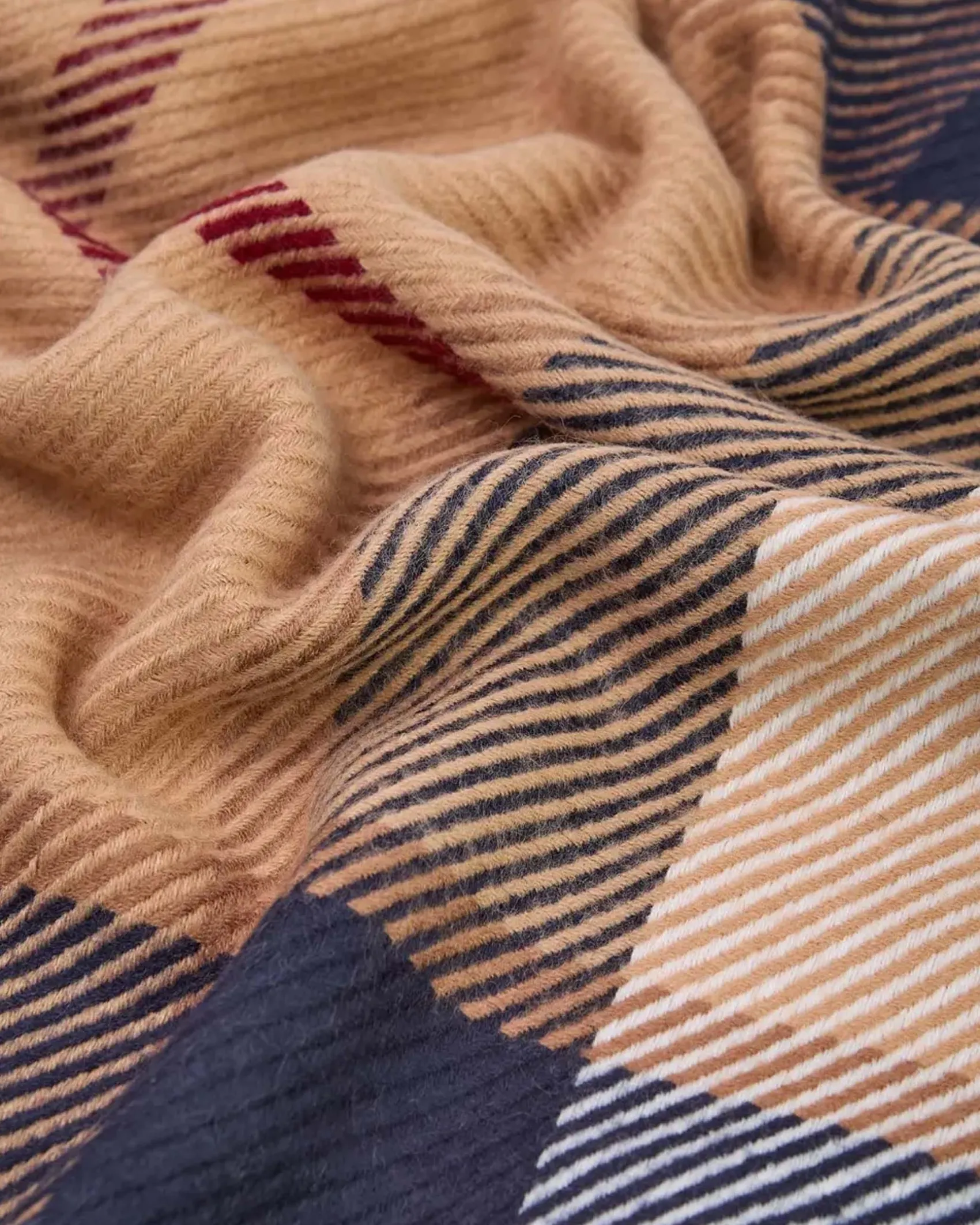 Sciarpa Barbour Blair color cammello a fantasia tartan blu in morbito twill con frangette al fondo