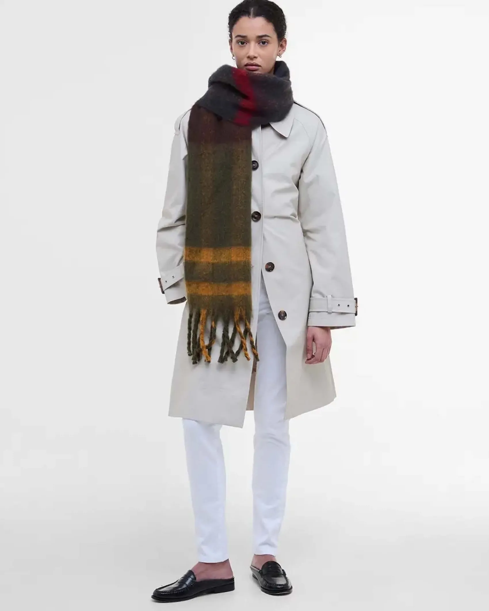 Sciarpa Barbour Isla in tessuto effetto peloso a fantasia tartan verde, blu, marrone e giallo con frange al fondo