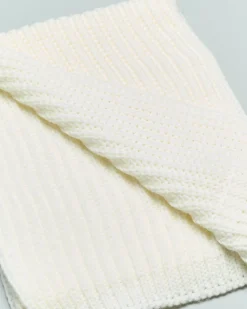 Sciarpa color panna in misto viscoa e alpaca lavorata a coste