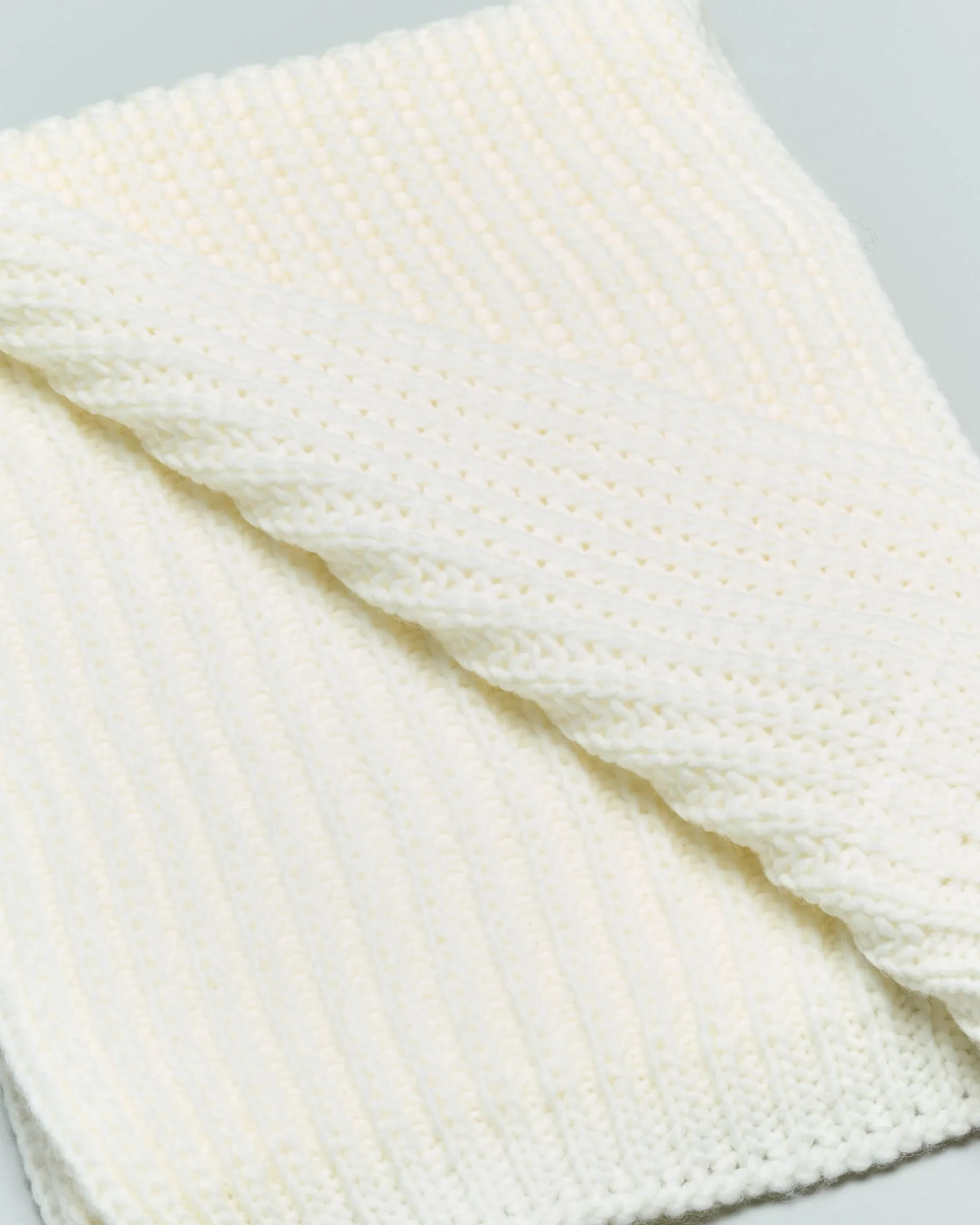 Sciarpa color panna in misto viscoa e alpaca lavorata a coste