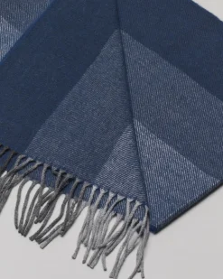 Sciarpa Pellizzari in tessuto color block nei toni blu con frange