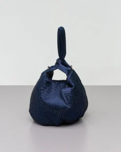 Secchiello blu in raso con strass tono su tono con gancio incrociato con tracolla a catena dorata