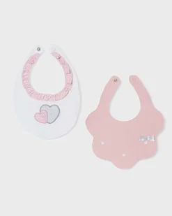Set con due bavaglini in cotone bianco e rosa con patch di cuori 3 mesi