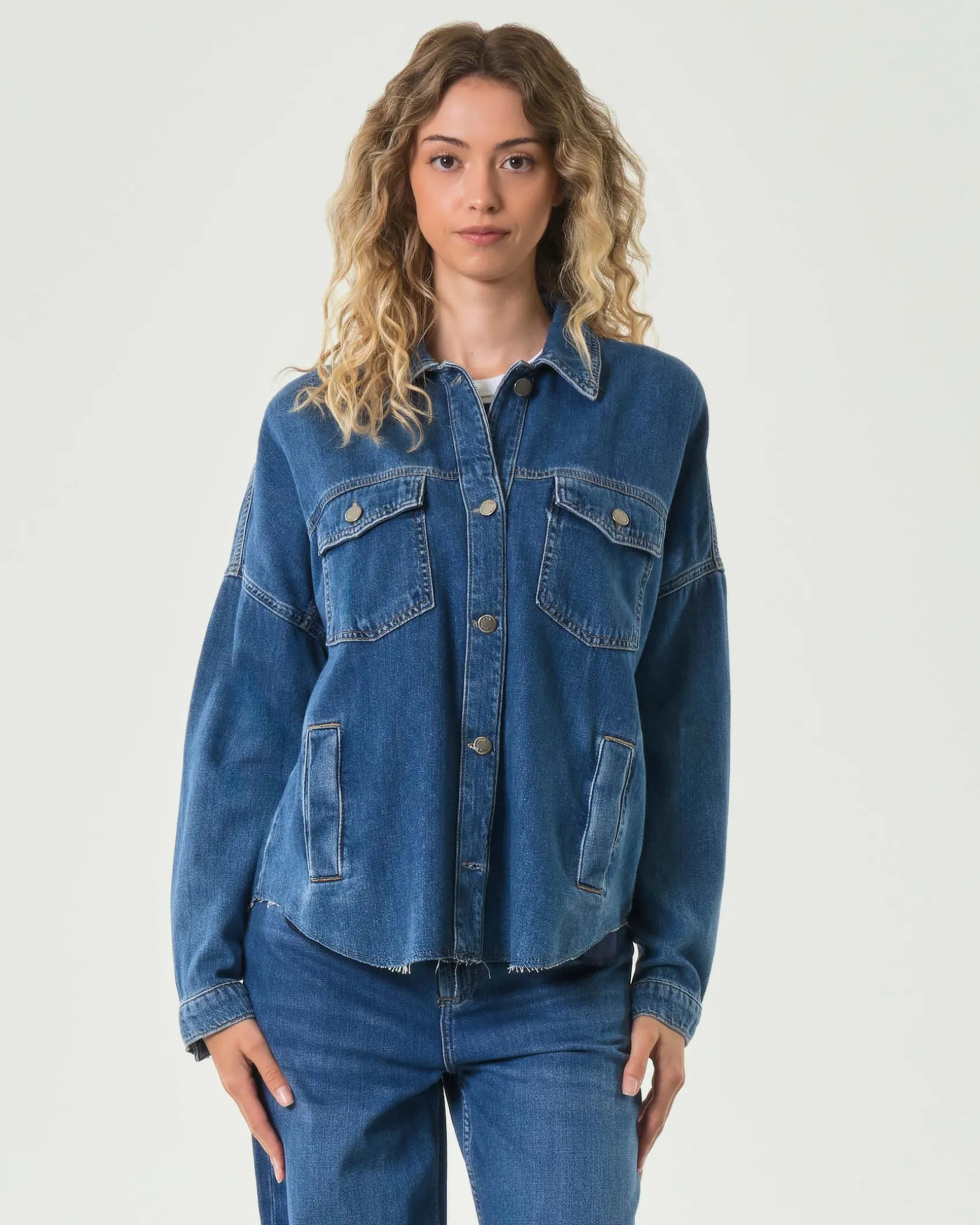 Shacket over blu Liu Jo in denim di cotone con fondo sfrangiato