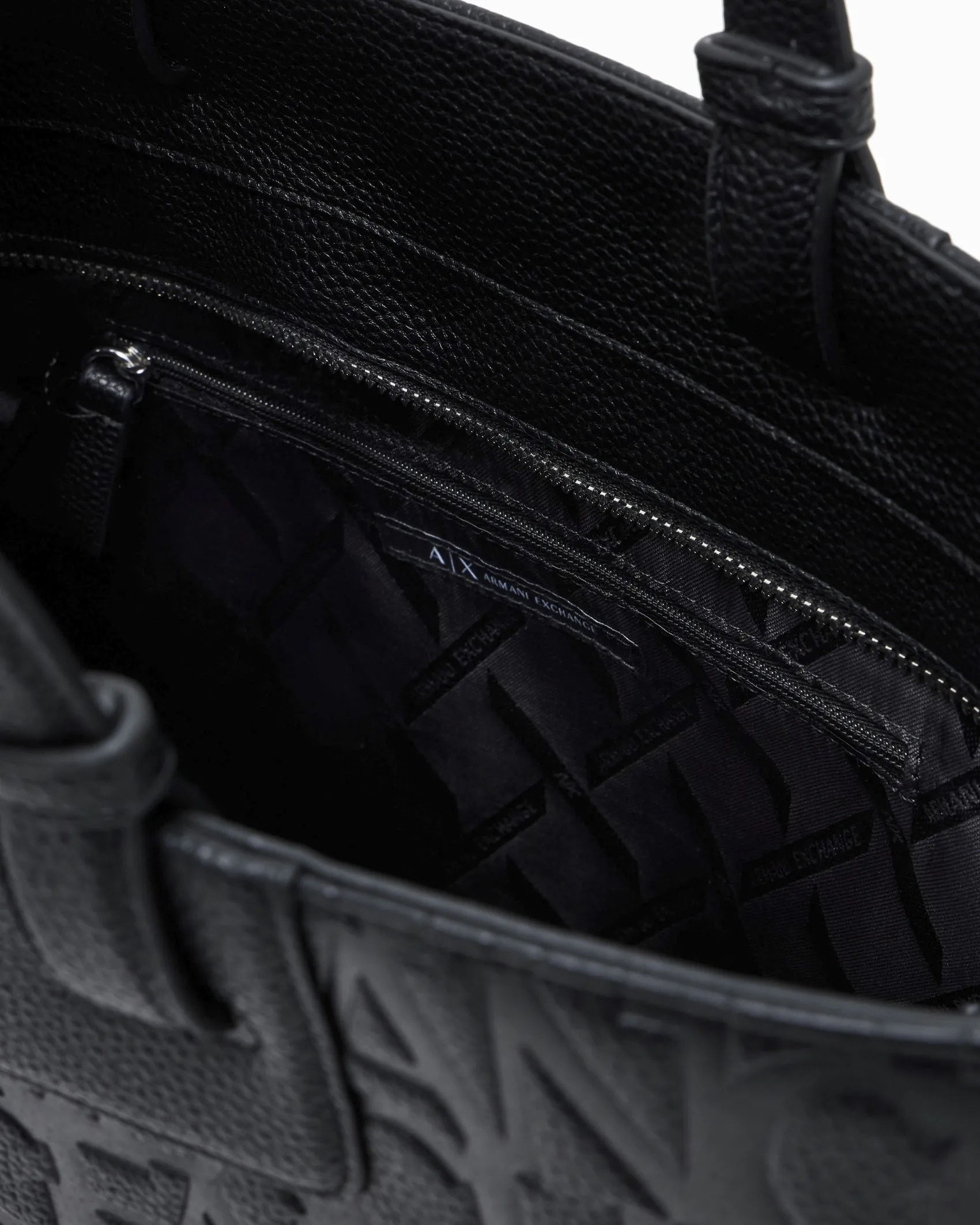 Shopping bag Armani Exchange nera in similpelle con logo in rilievo