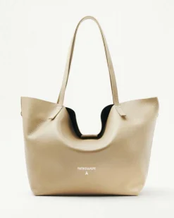 Shopping bag beige linea Never Complete Patrizia Pepe in pelle con scritta logo e punti di cucitura a contrasto