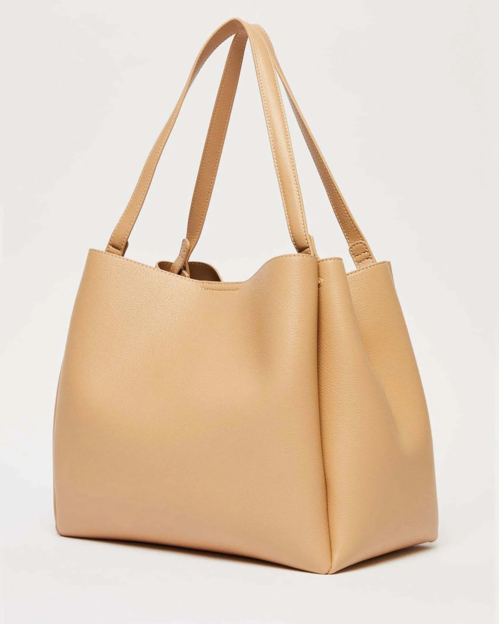 Shopping bag colore cammello Marella in similpelle liscia con fibbia logo smaltata tono su tono