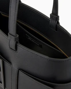 Shopping bag nera in similpelle liscia con maxi fibbia logo in metallo in tono