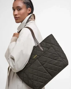 Shopping bag verde militare Barbour in nylon trapuntato con profili in similpelle e pochette staccabile più piccola
